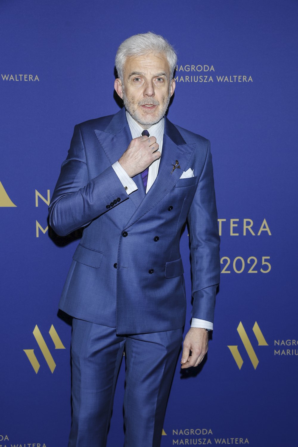 hubert urbański w garniturze