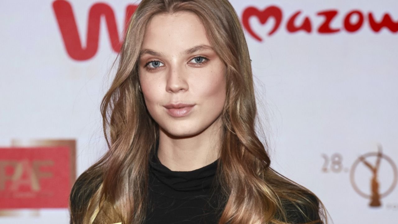 Iga Lis już nie jest tylko "córką znanych rodziców". Nominowana do Orła bryluje na salonach. Kinga Rusin i Tomasz Lis pękają z dumy! [zdjęcia]