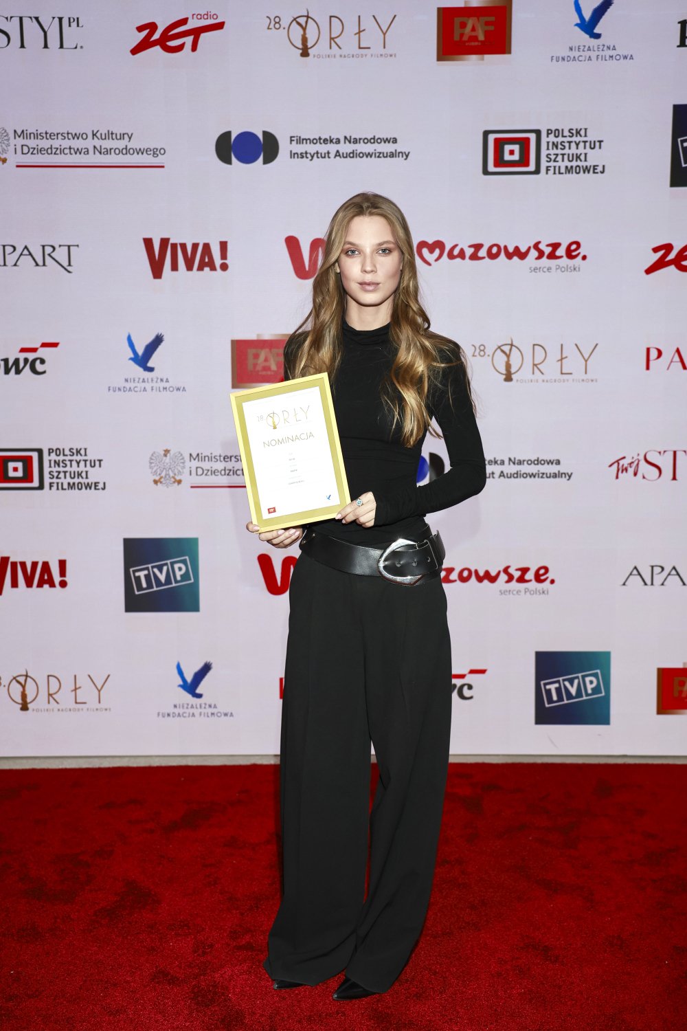 iga lis w czarnym komplecie