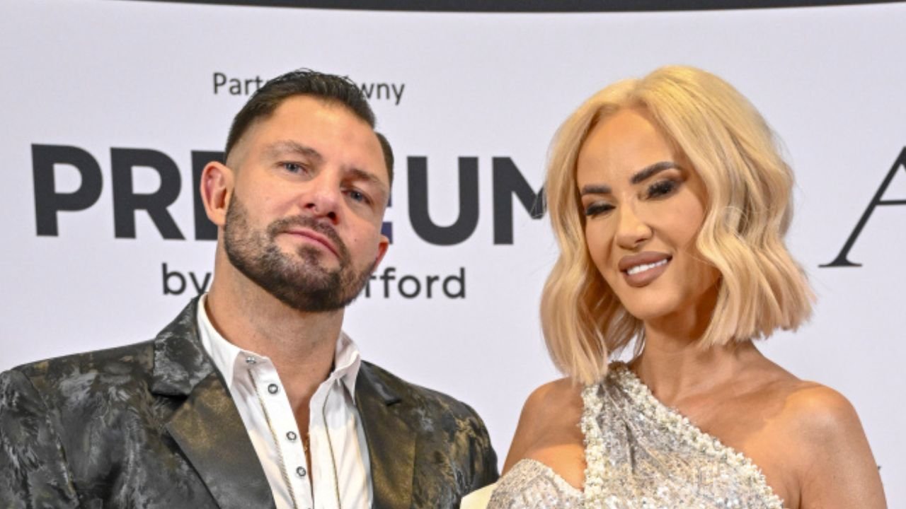 Izabela Macudzińska zaprezentowała świecący biust. Postawiła na goliznę w wydaniu glamour