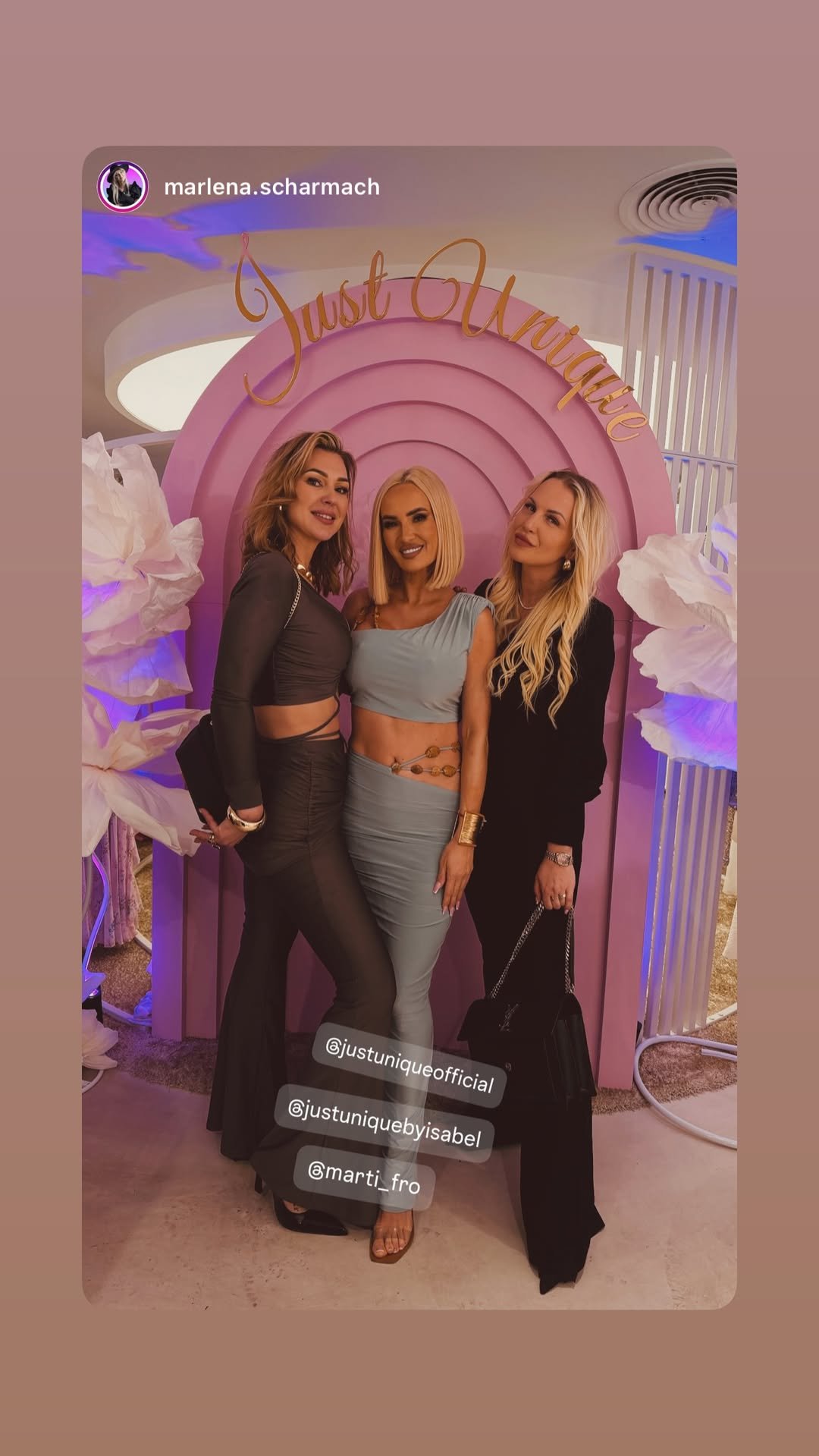 izabela macudzińska w komplecie