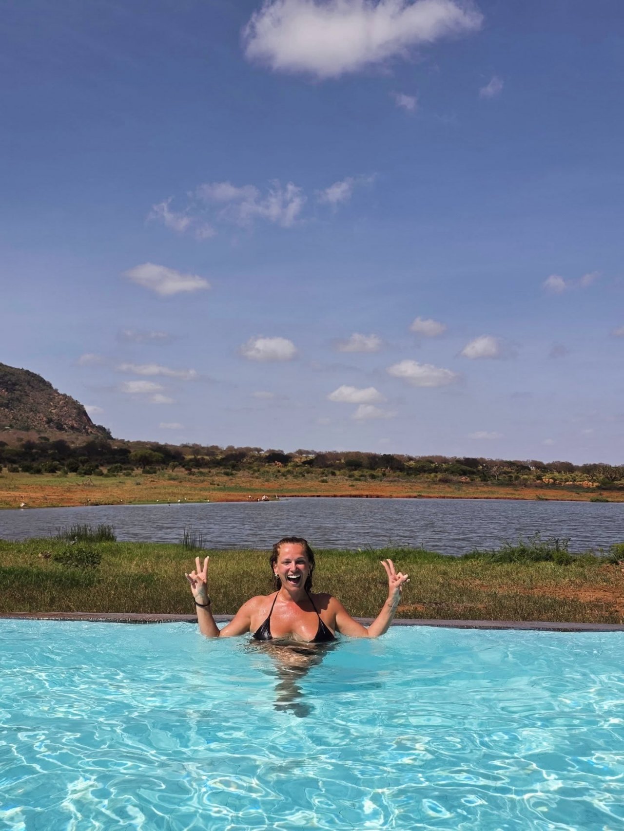 Joanan Liszowska kąpie się w bikini