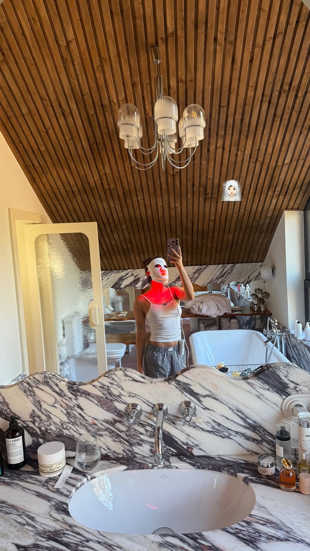 julia wieniawa w białym topie