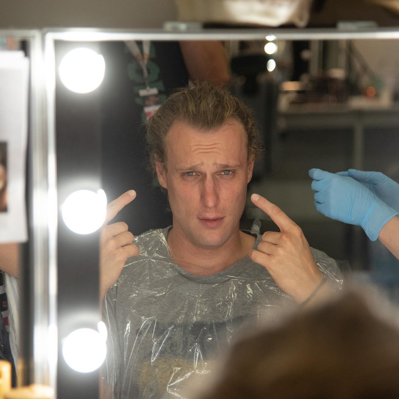 Karol Dziuba przed lustrem