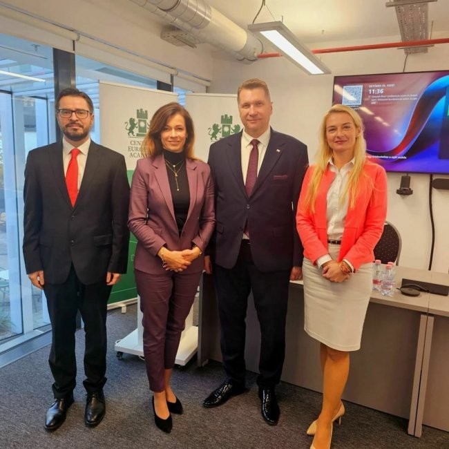 Katarzyna i Przemysław Czarnek na uczelni 