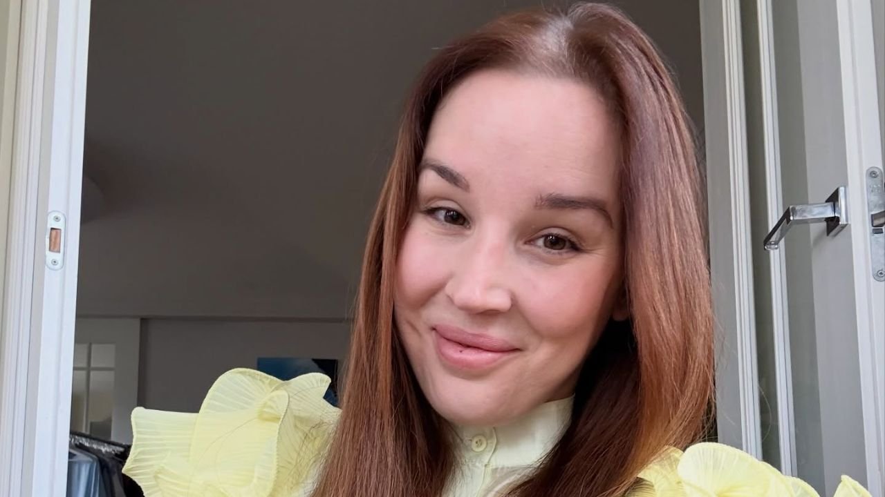 Lil Masti dwa tygodnie po porodzie wciska się w jeansy. Szok, co ona pokazała do kamery! [wideo]