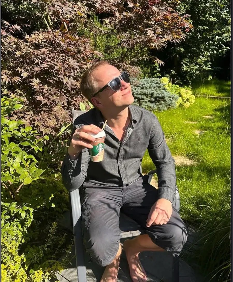 maciej stuhr w ogrodzie