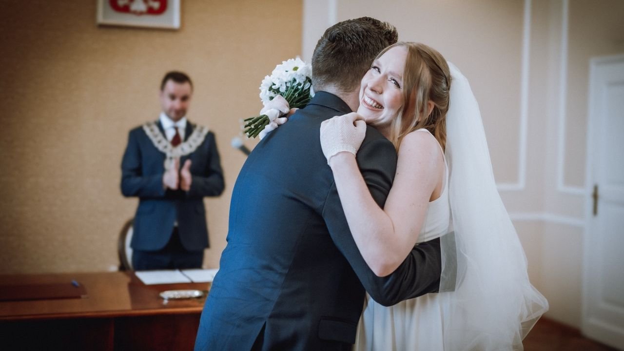 Najpierw ciąża, teraz sekretny ślub. W sieci krążą zdjęcia tajemniczego męża kontrowersyjnej celebrytki