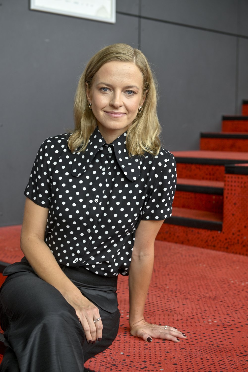 Marta Nieradkiewicz w bluzce w groszki