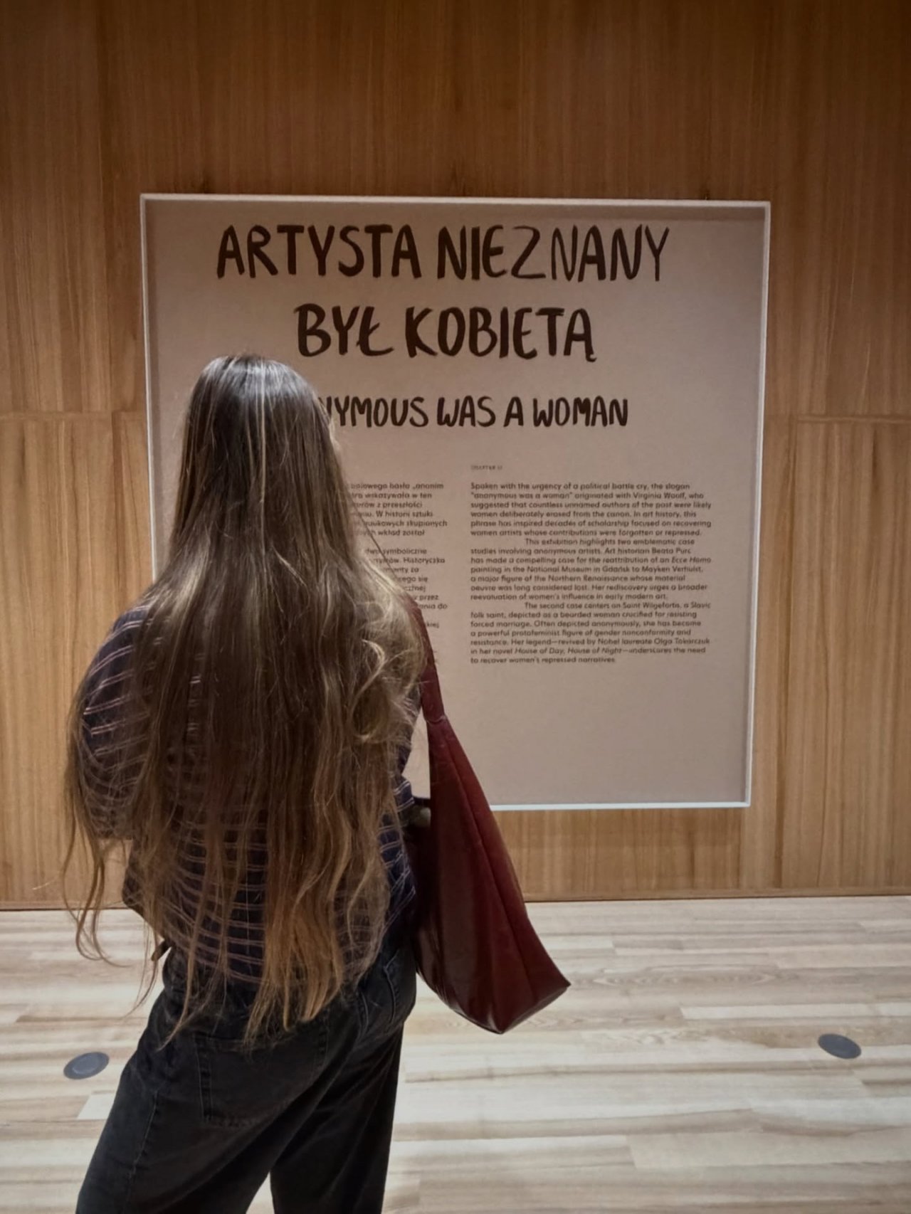 córka Martyny WOjciechowskiej stojąca tyłem