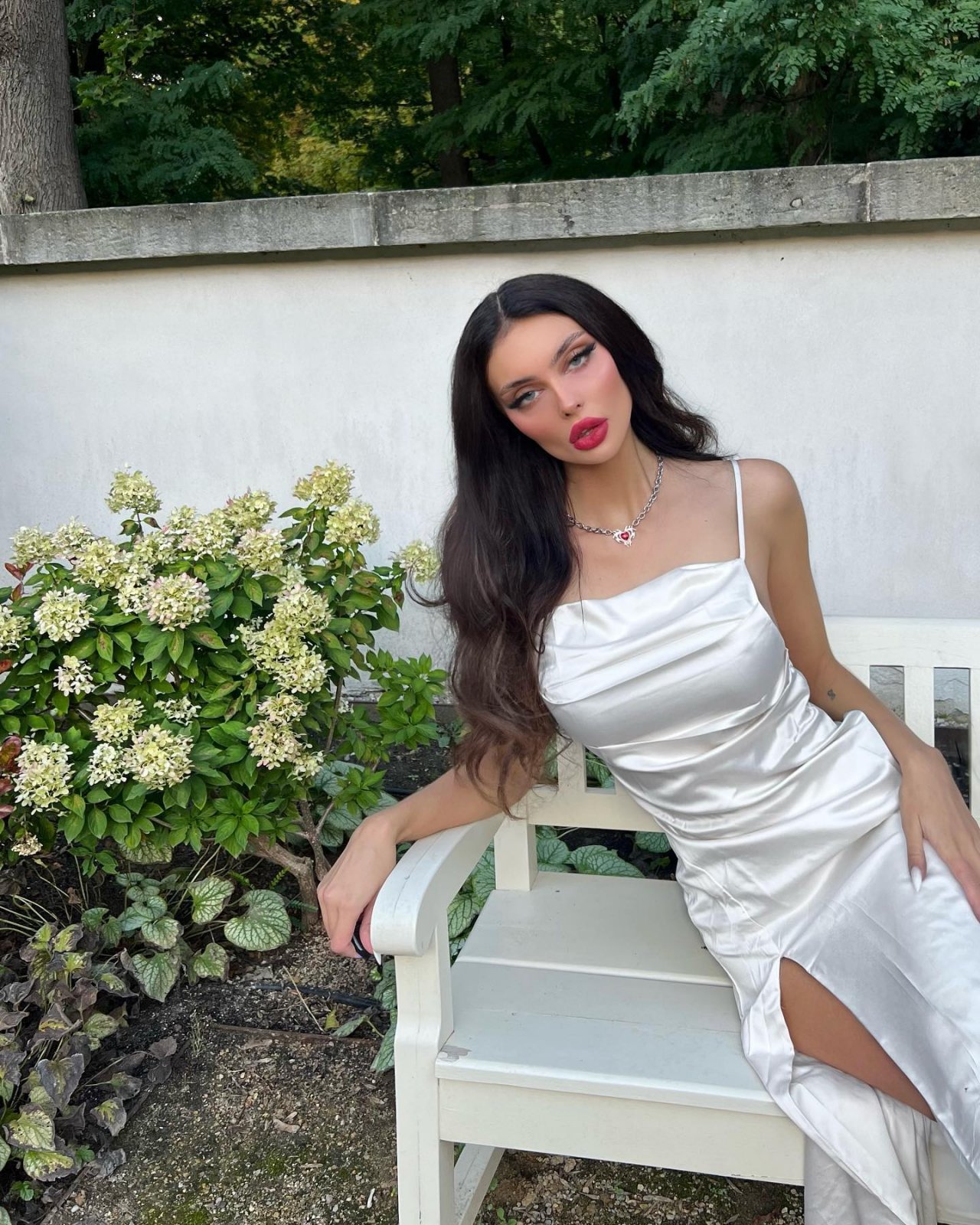 Masza Graczykowska w białej sukni