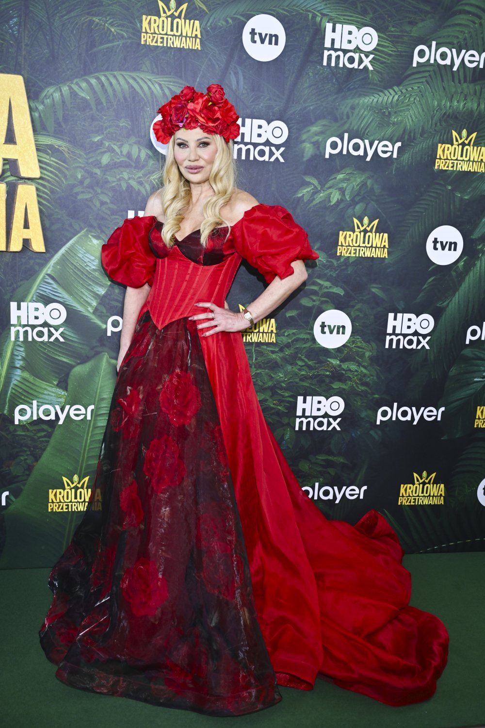 monika jarosińska w czerwonej sukni