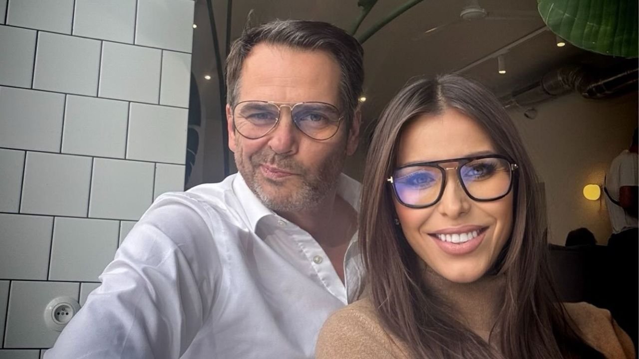 Młodziutka wybranka Deląga nie jest celebrytką, a jej zawód wbija w fotel. Fani w osłupieniu: "Wspaniała kobieta"