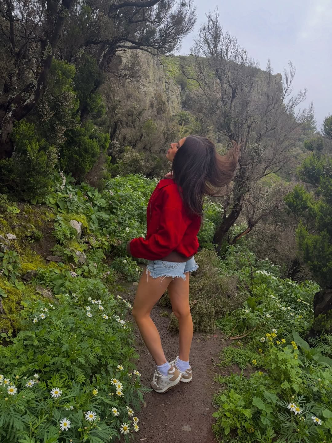 roksaa węgiel w szortach