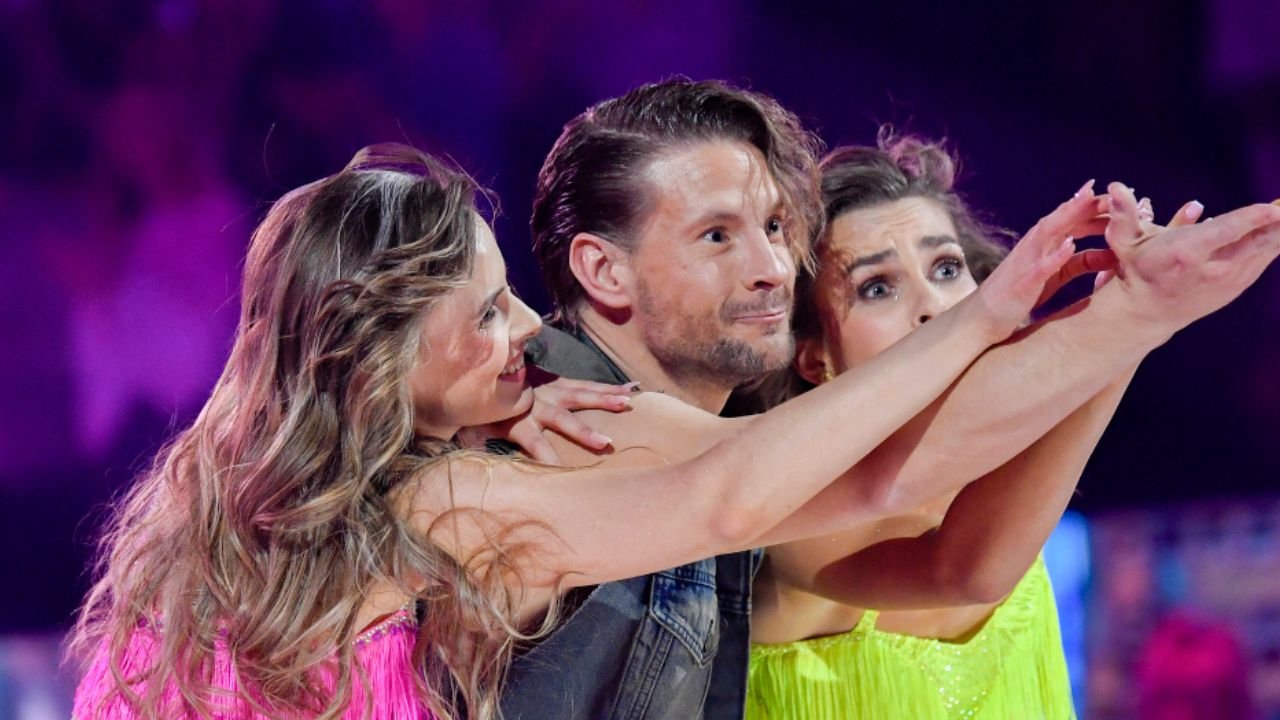 Sebastian Fabijański zaprosił na parkiet wyjątkową kobietę. Wyznał jej miłość, a internet zapłonął [zdjęcie]