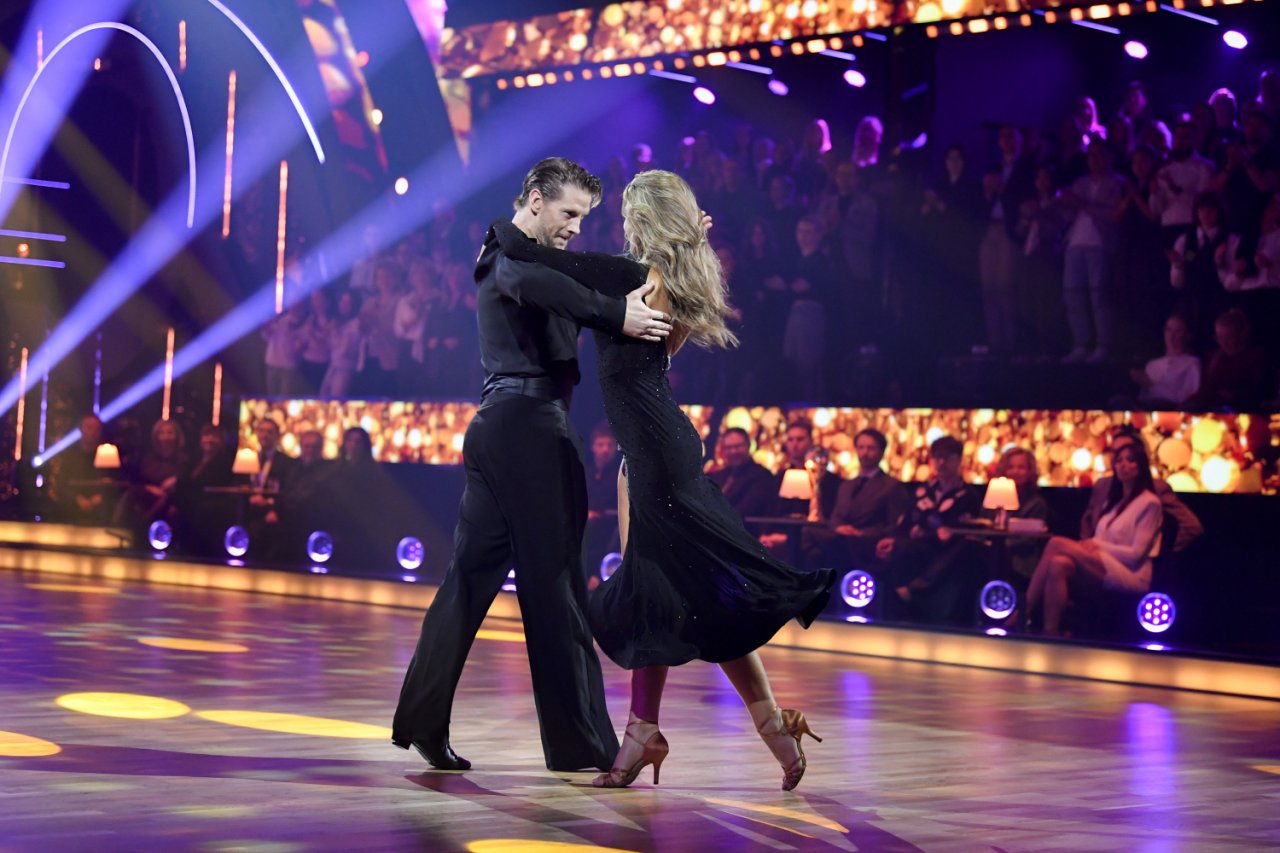 Sebastian Fabiński ztańczy z partnerką z programu "Taniec z gwiazdami"