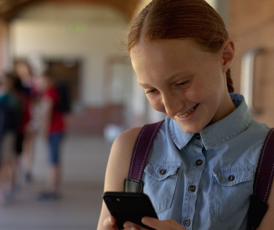 dziecko przed smartphonem