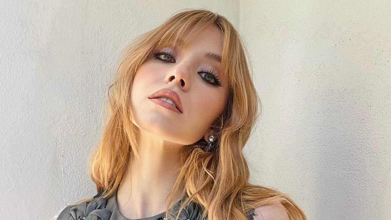 Sydney Sweeney wypięła rozgogolone ciało w mikroskopijnej koronce. Fani nie mają litości: "To jest niesmaczne" [zdjęcia]