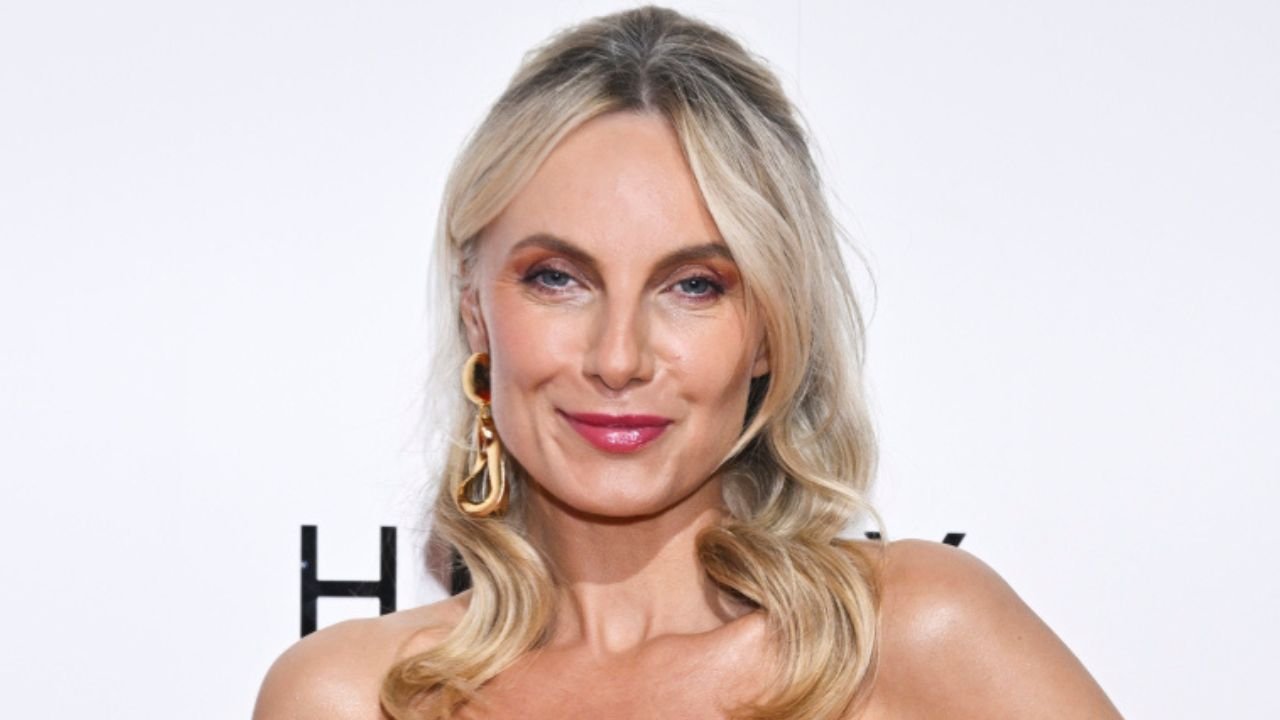 Sylwia Gliwa w mikroskopijnej mini. Gorset niemal pękał w szwach, fani grzmią: "Pani Sylwio, czy to nie przesada?" [ZDJĘCIA]