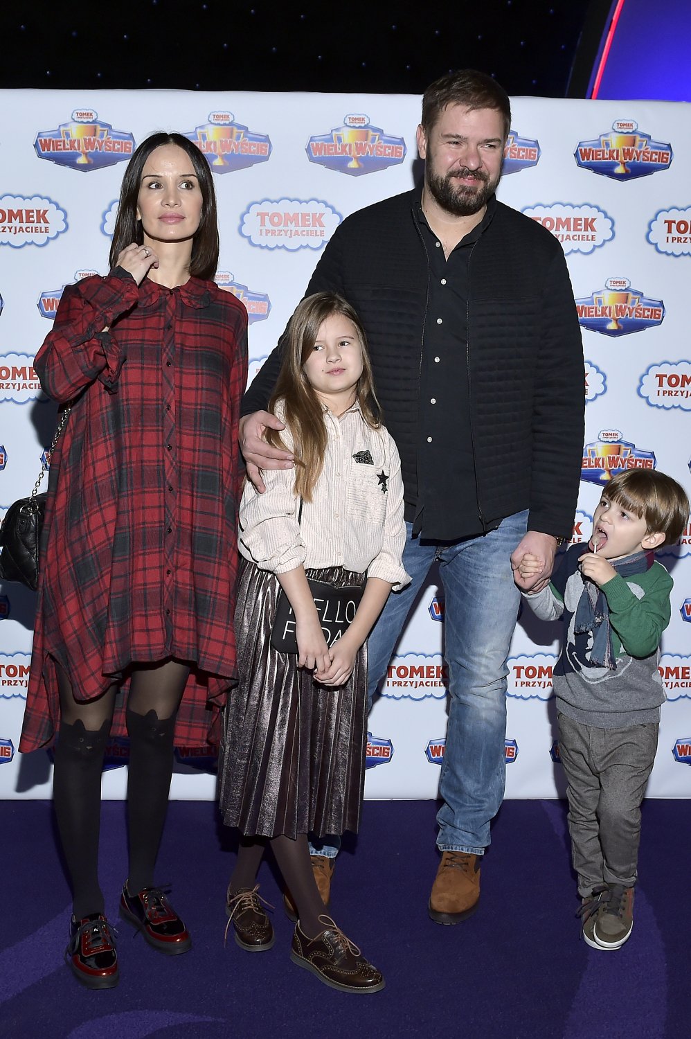 Wiola Kołakowska i Tomasz Karolak z dziećmi