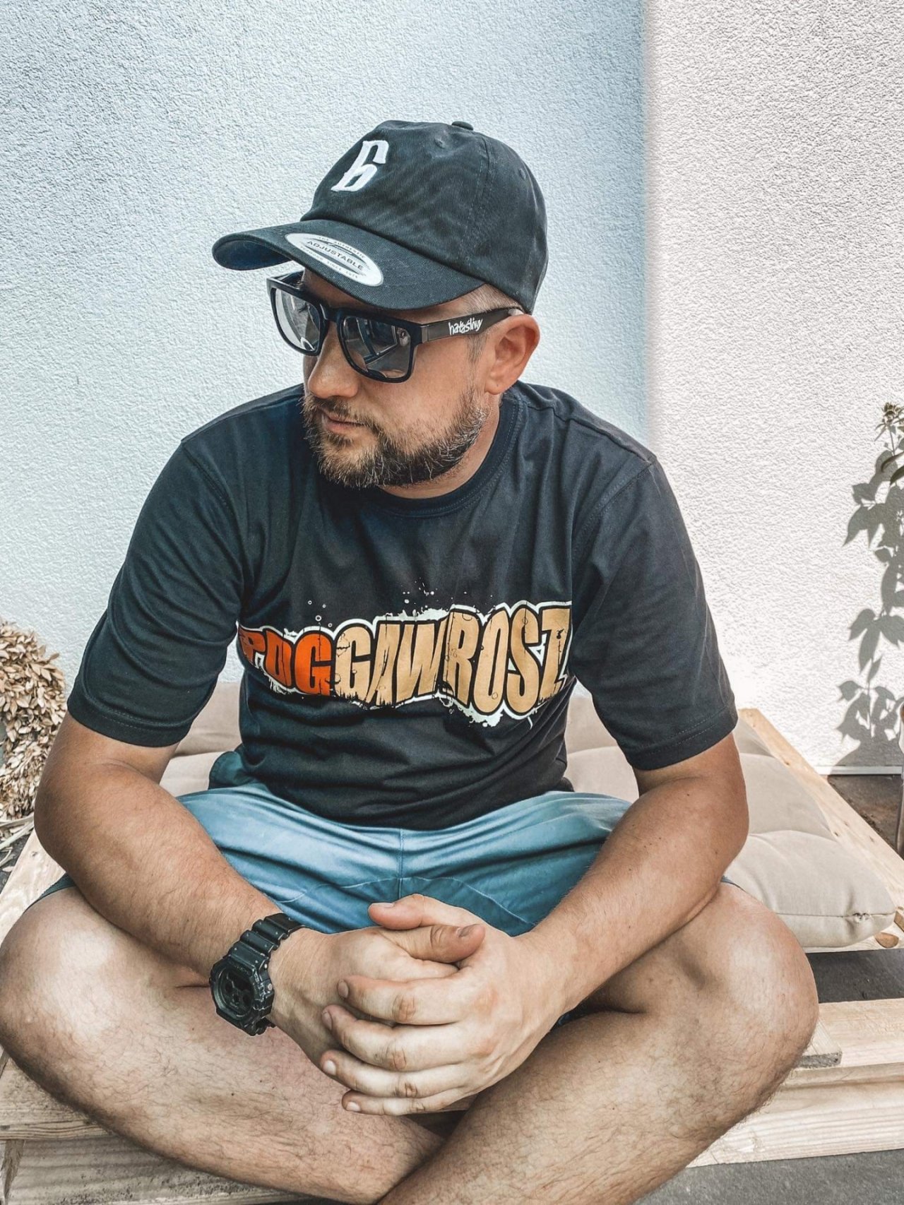 zbliżenie na twarz konysa