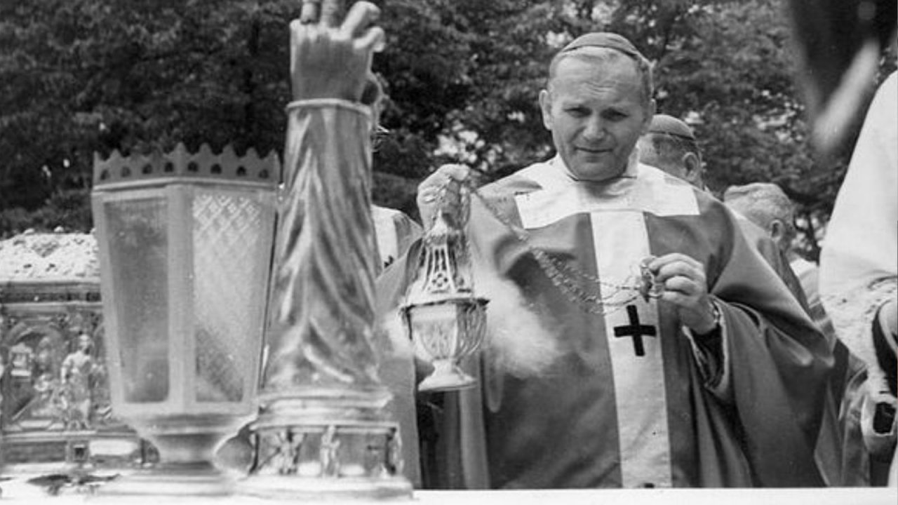 Przełom w sprawie Karola Wojtyły. Tajne akta z krakowskiej kurii zmieniają historię