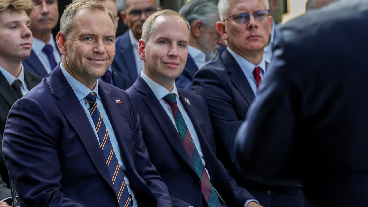 Prawa ręka prezydenta Nawrockiego z aktem oskarżenia! Czy to koniec "człowieka od zadań specjalnych"?