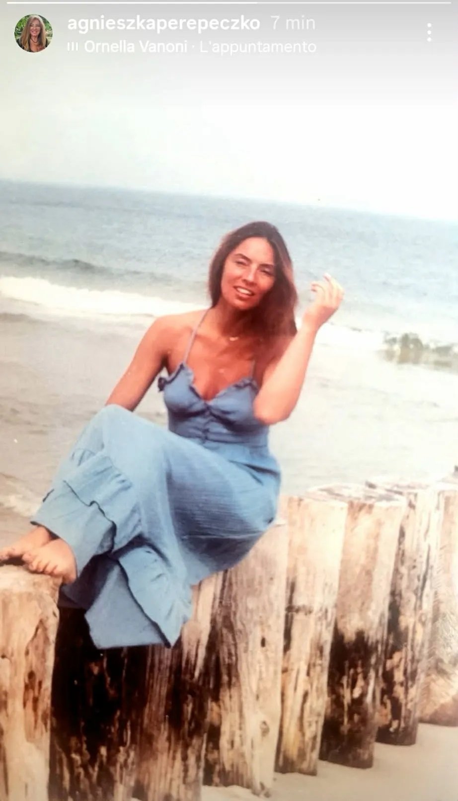 agnieszka fitkau perepeczko w niebieskiej sukience