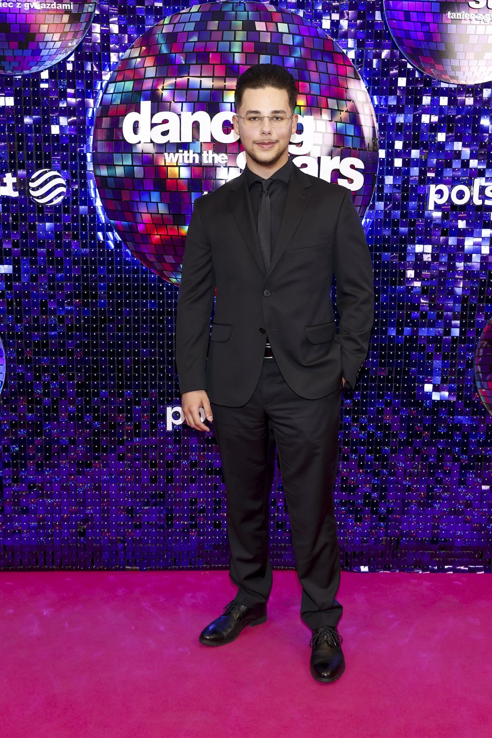 Allan Krupa w garniturze