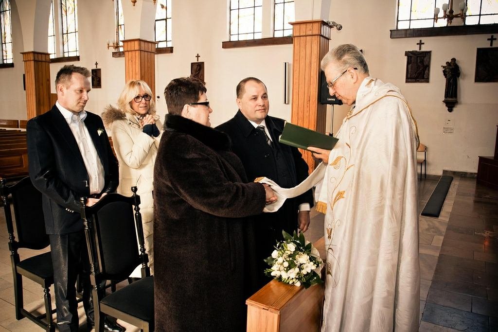 Ślub kościelny Henryki Krzywonos - Krzysztofa Strychalskiego. Świadkiem Agata Młynarska