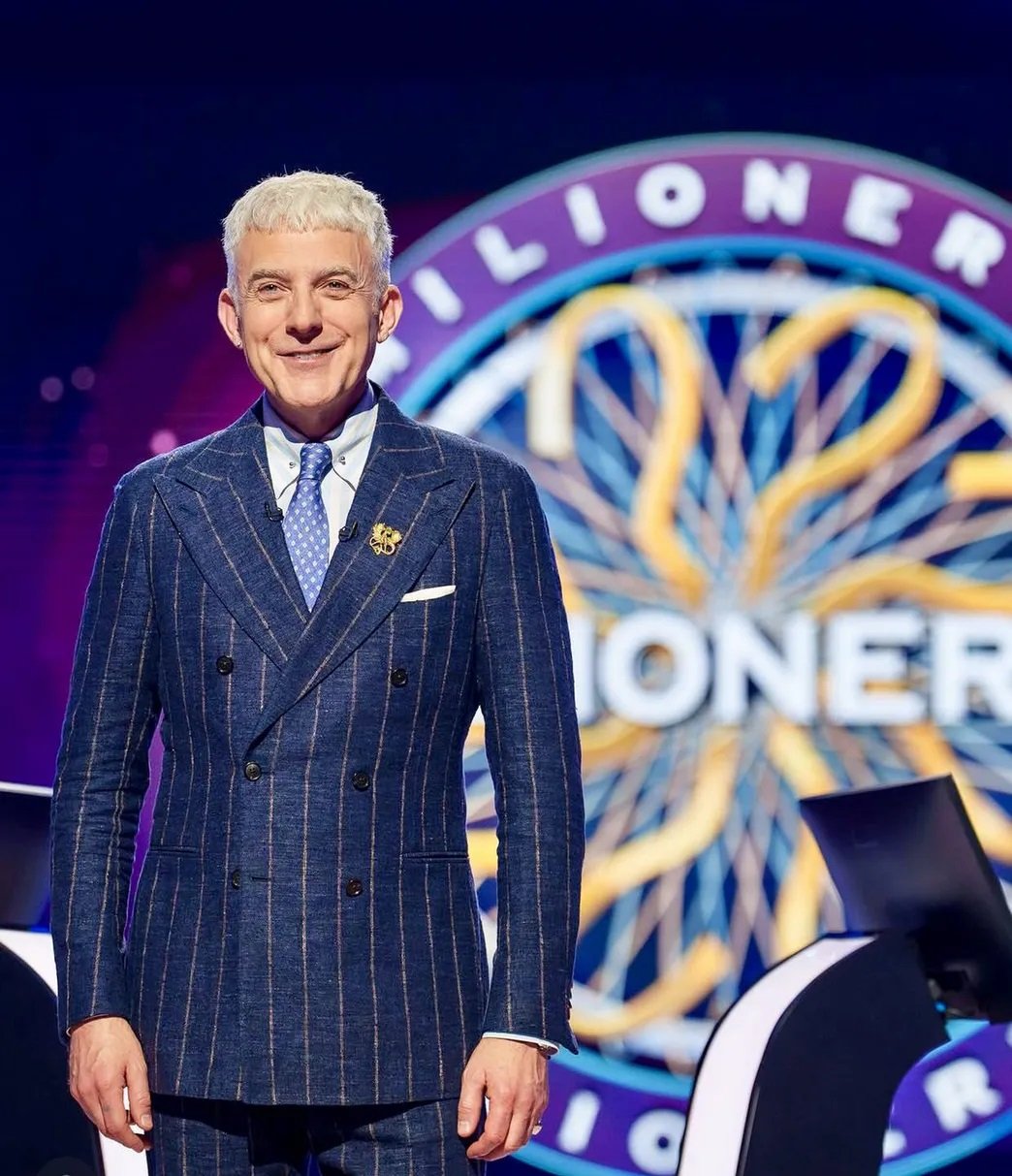 hubert urbański z fryzurą na grzybka