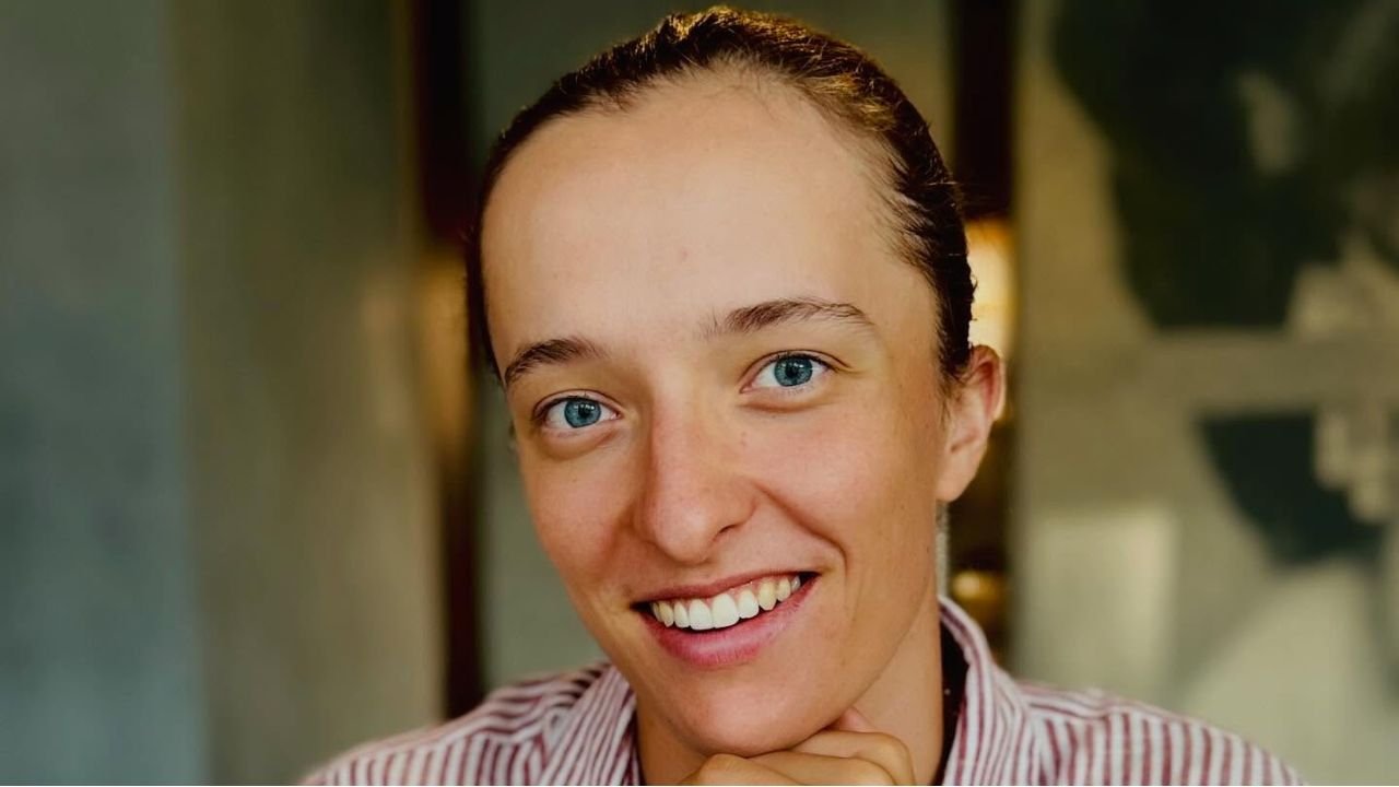 Iga Świątek w niemal przezroczystym topie na imprezie w Stuttgarcie. Internauci w szoku: "Przyćmiła wszystkie" [ZDJĘCIA]