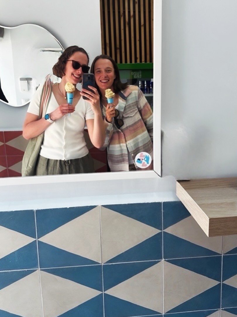 iga świątek na wakajach z siostrą