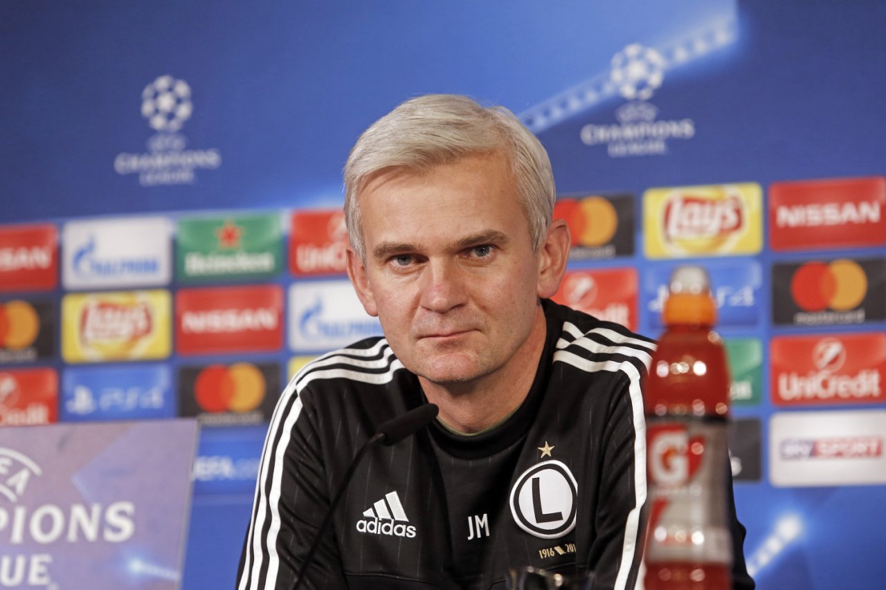 Jacek Magiera w sportowym stroju