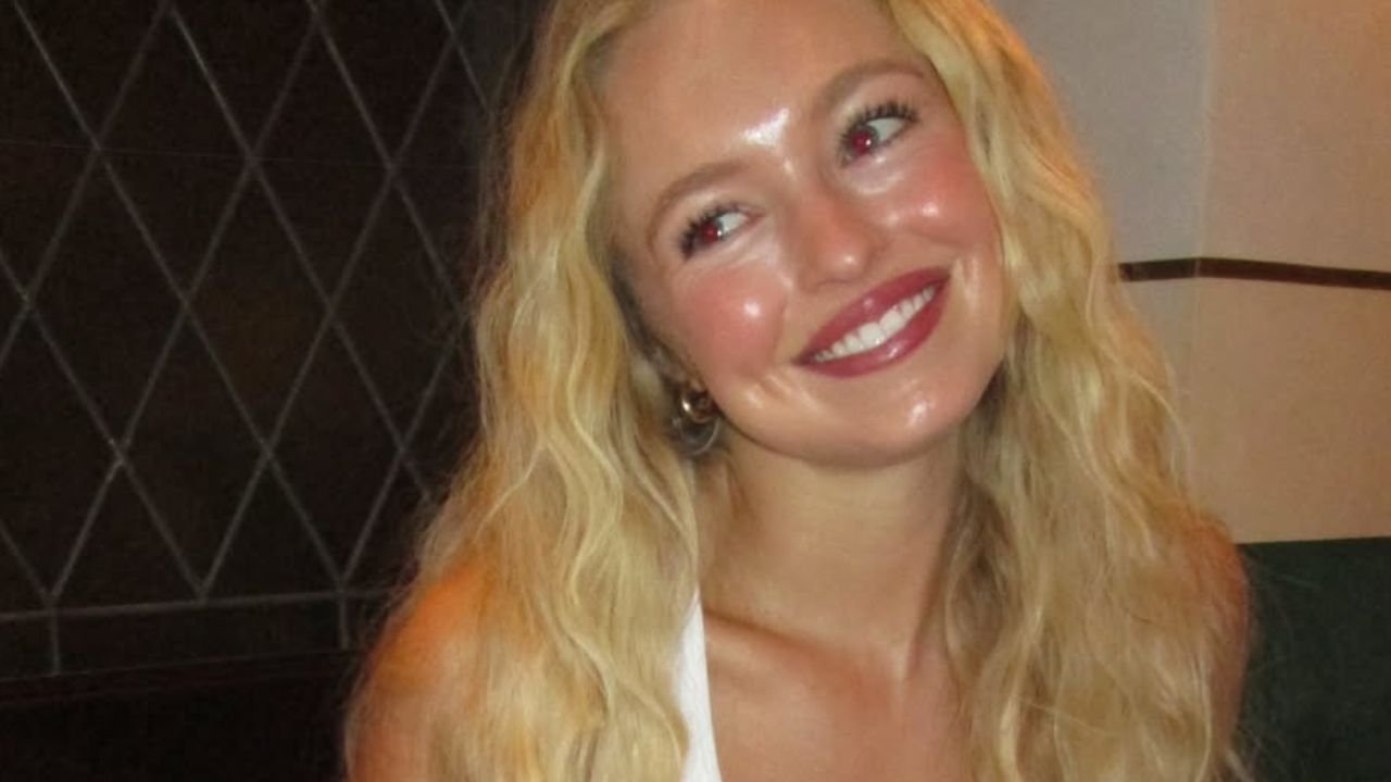 Julia Tychoniewicz wypięła się na piasku w mikroskopijnym bikini. Fani mają obsesję: "Niebo" [zdjęcia]