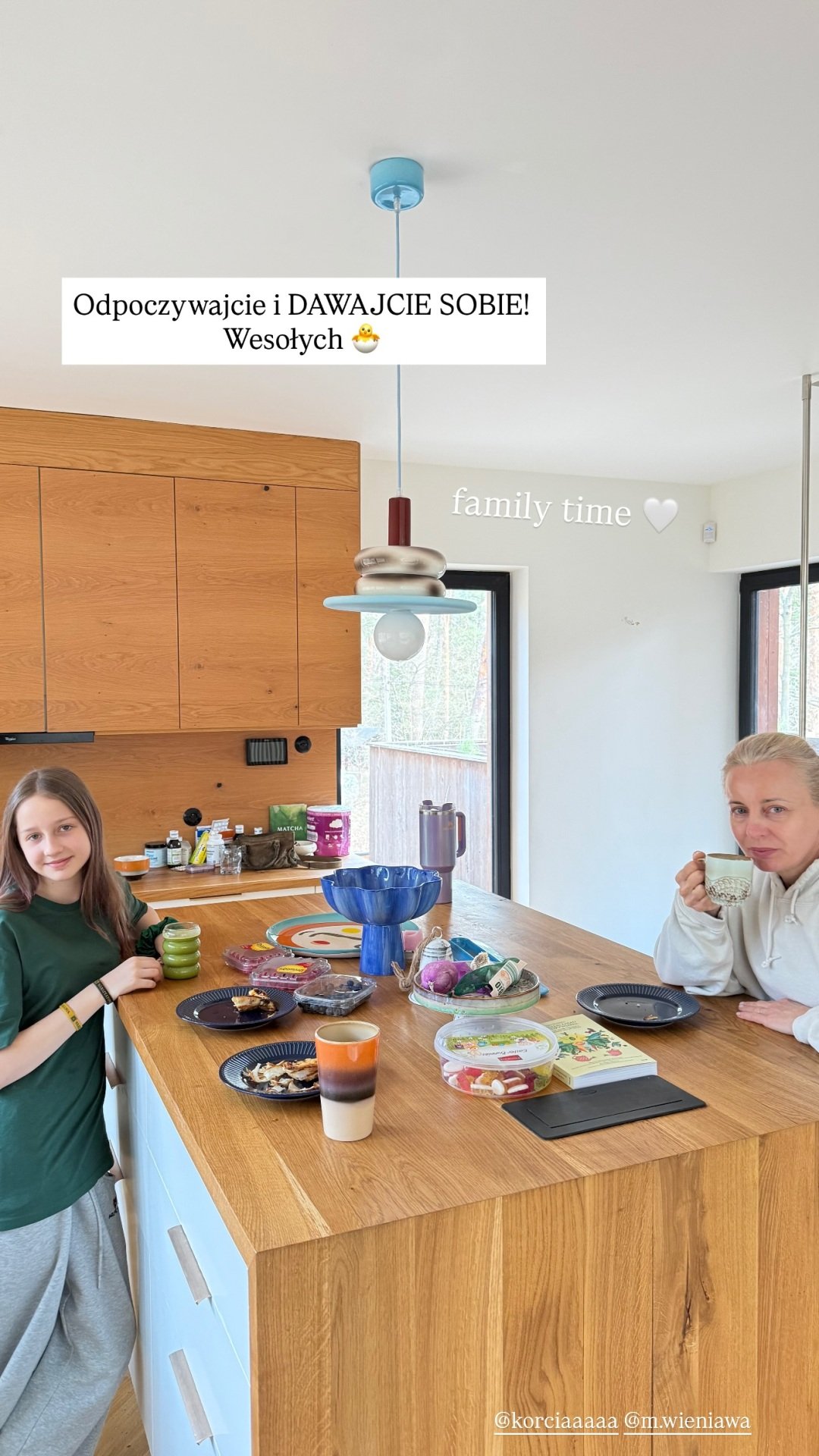 rodzina Julii Wieniawy przy wspólnym stole