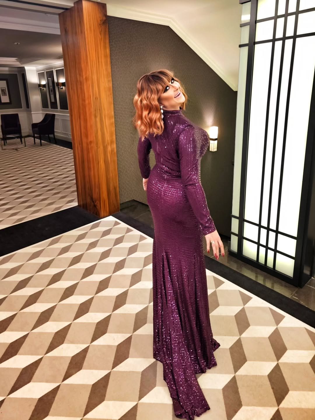 katarzyna skrzynecka w fioletowej sukni