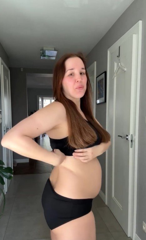 Lil Masti w bieliźnie