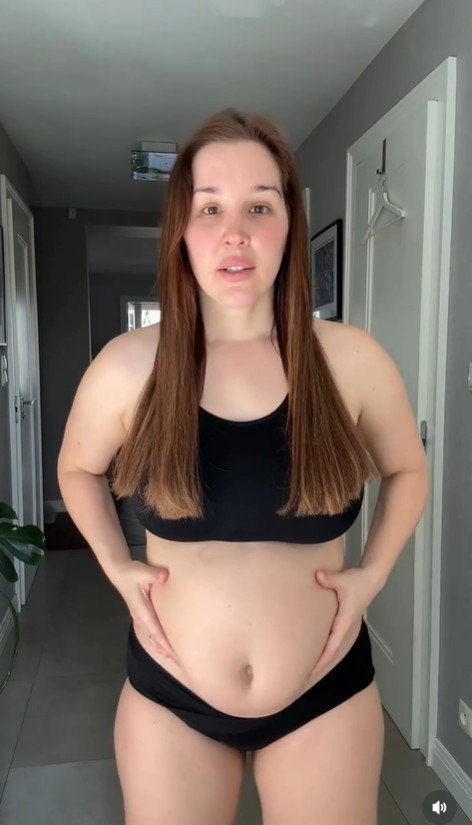 Lil Masti w bieliźnie