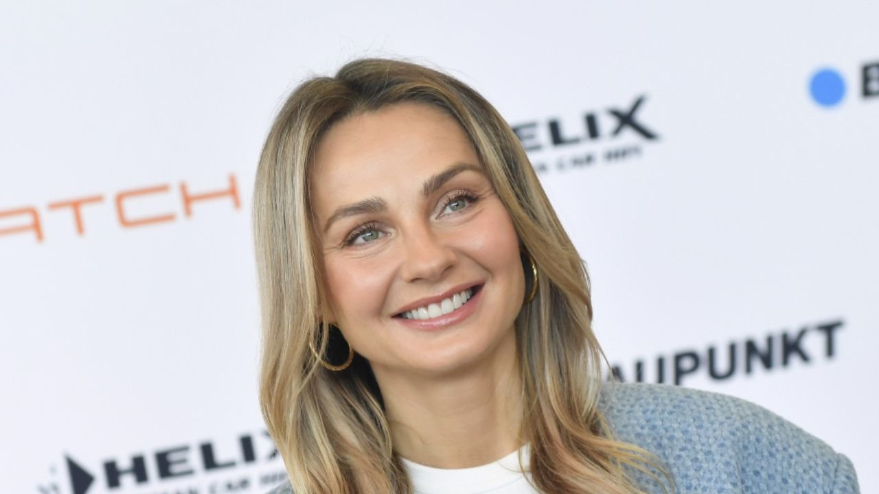 Szczęka opada! Małgorzata Socha podkreśliła kobiecość w modnej stylizacji. Fani: "Wygląda jak milion dolarów" [zdjęcia]