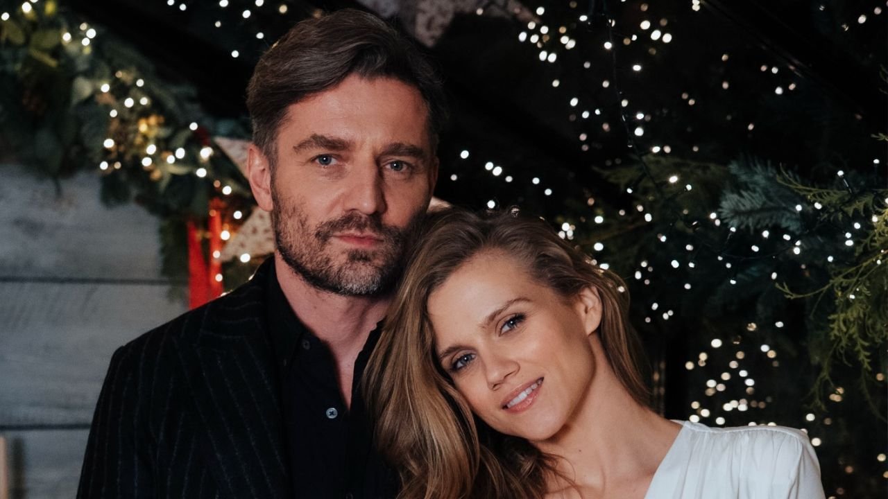 Ależ uroczy widok! Marcin Rogacewicz na spacerze z synkiem. Urocze zdjęcia robią furorę w sieci