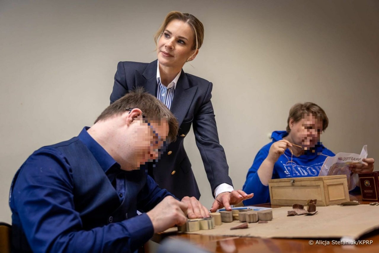 Marta Nawrocka z osobami niepełnosprawnymi