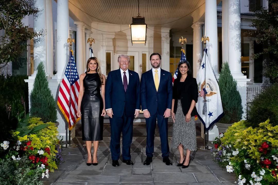 Donald i Melania Trum z J.d. vance i jego żoną