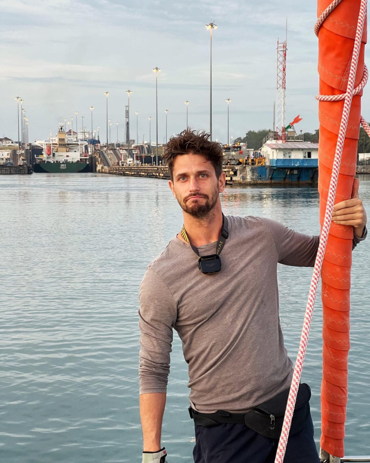 Michał Malinowski na łódce