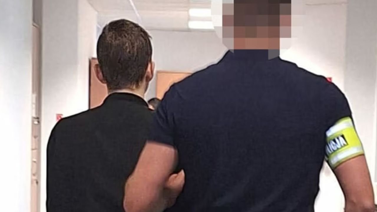 Dramat w Warszawie. 19-latek zaatakował śpiącą matkę i jej partnera młotkiem. Sąsiedzi przerywają milczenie: "To była spokojna rodzina"