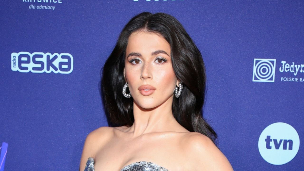 Roksana Węgiel w ultraobcisłej kiecce z dekoltem do pępka. Ta kreacja ledwo trzymała się na ciele [zdjęcia]