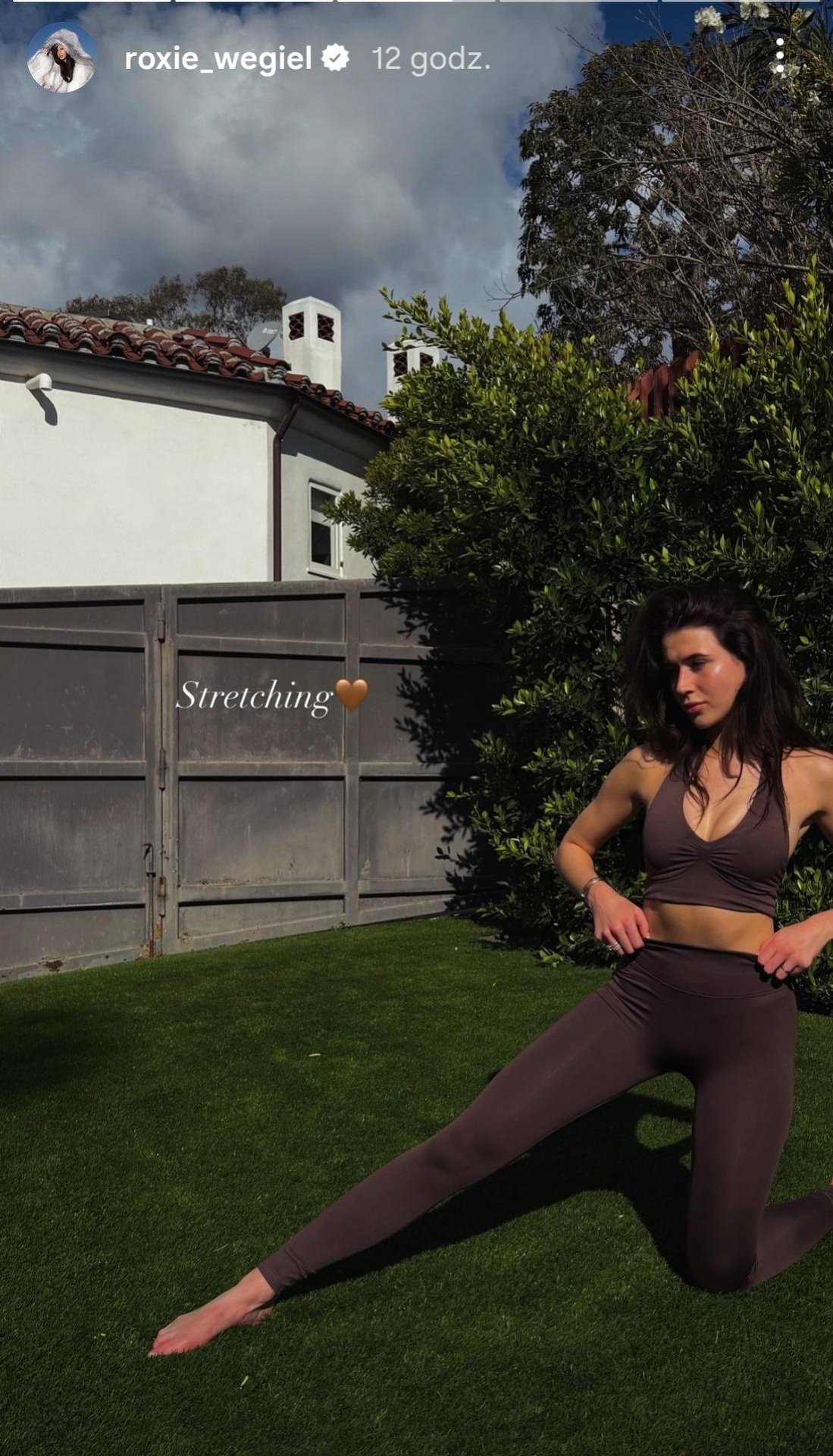 roksana węgiel w obcisłym stroju trenuje