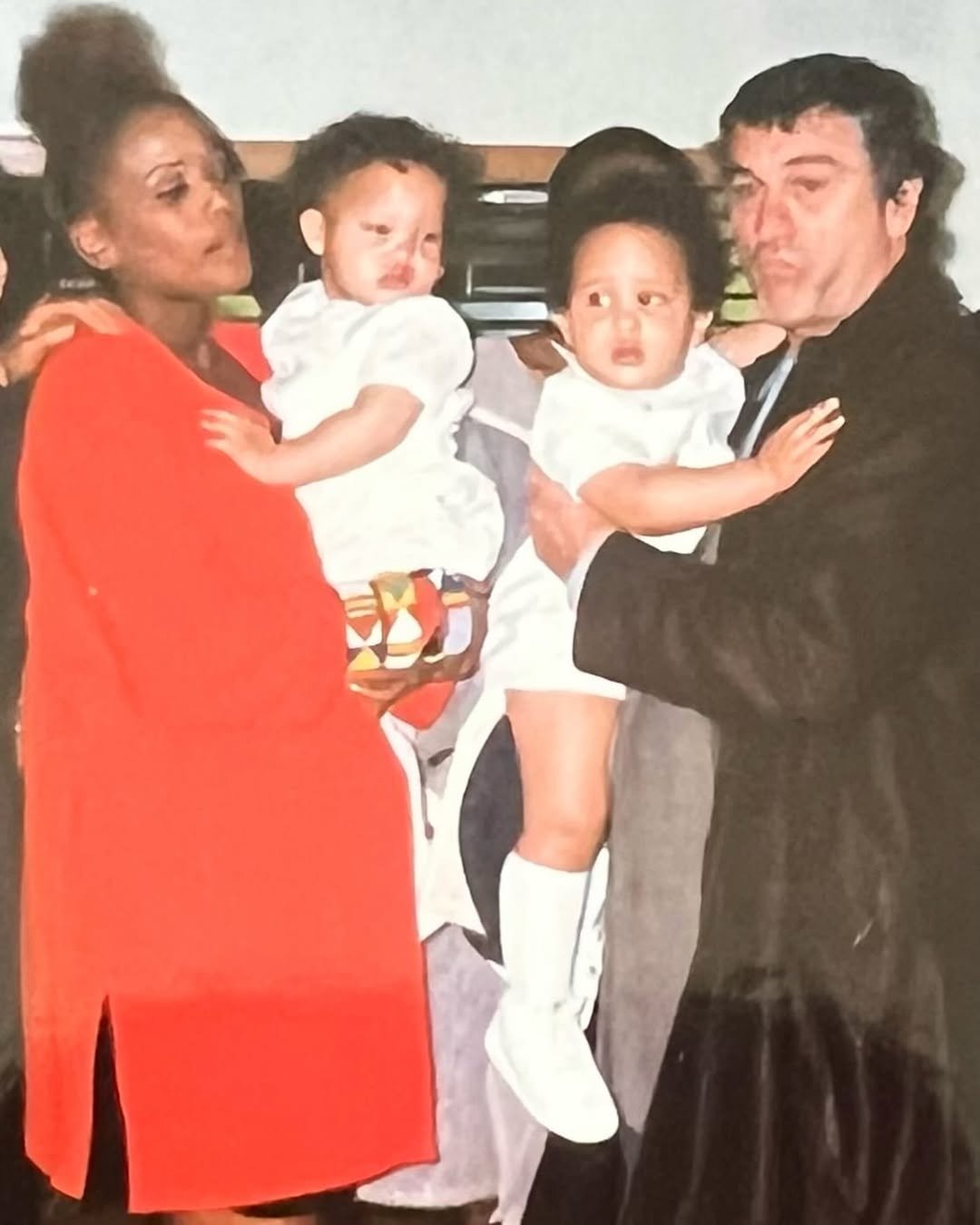 Zdjęcie z dzieciństwa: mama Toukie Smith, tato Robert de Niro, Airyn i jej brat bliźniak Julian Henry