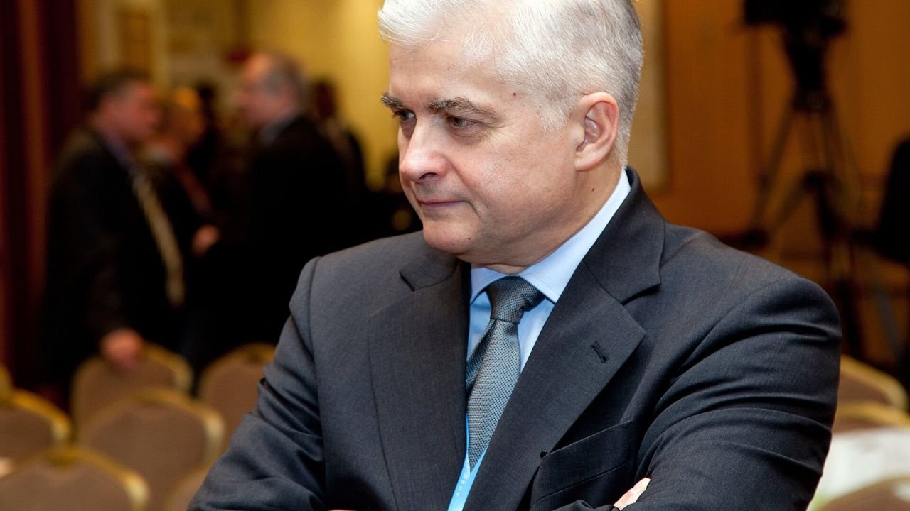 Koniec uniewinnienia Włodzimierza Cimoszewicza. Jest prawomocny wyrok za potrącenie rowerzystki: "Sprawiedliwość po latach?"