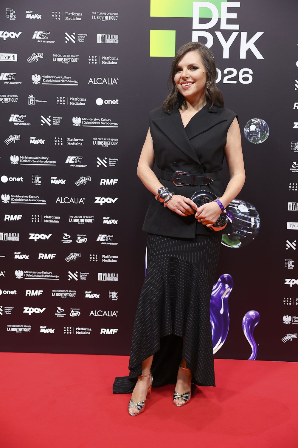 Aleksandra Kwaśniewska w czarnym komplecie na ściance